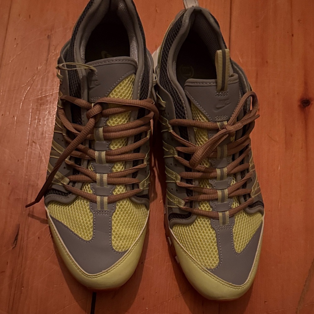 Men's Gray and Yellow Athletic Shoes